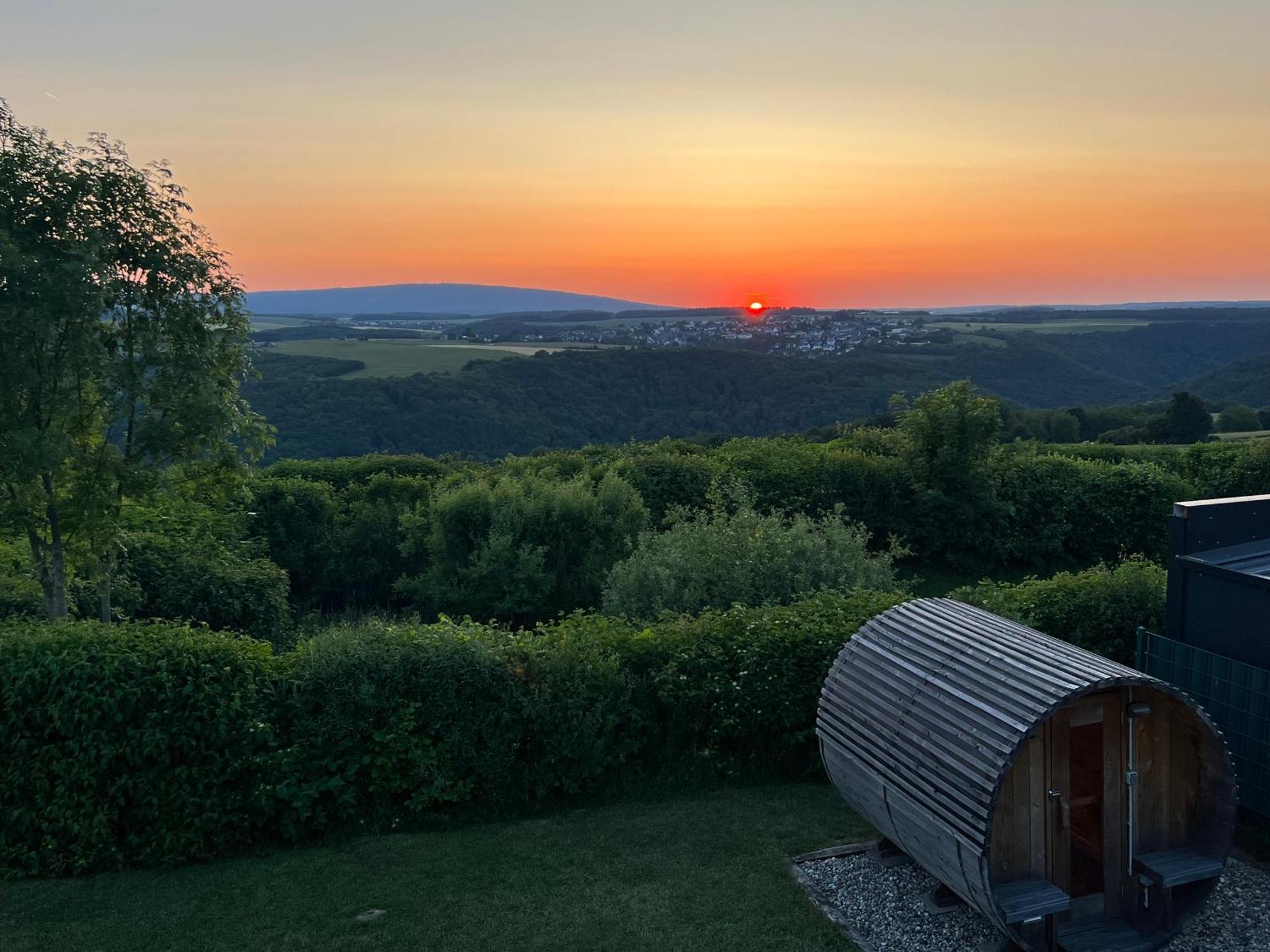 Hunsrueck Valley View Apartment With Cedar Sauna Bruschied Bagian luar foto